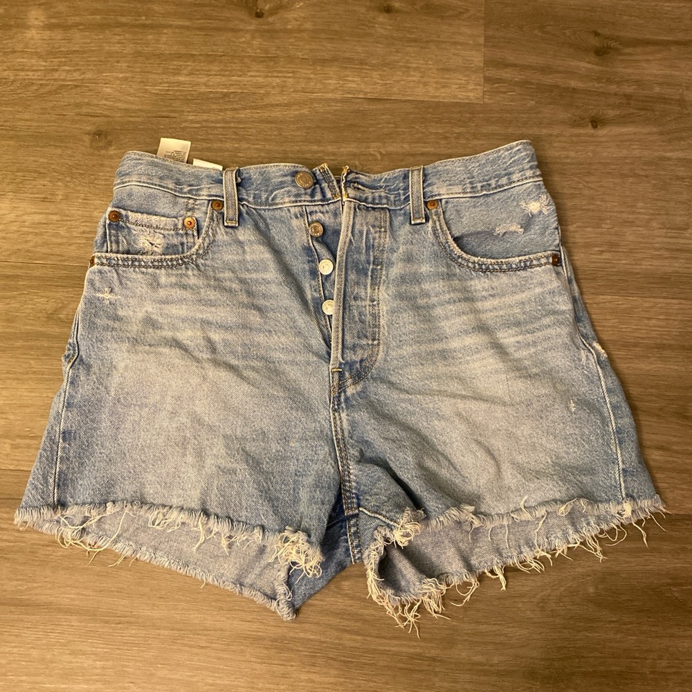 Levi’s Ribcage shorts - extra high rise - sz 29